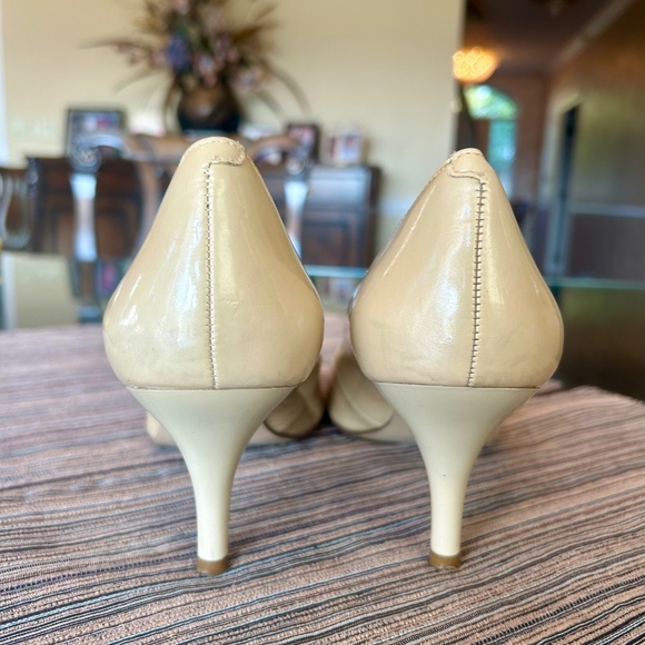 Nine West Nude Patent Leather Peep Toe Heels in Size 9.5 - Picture 5 of 8